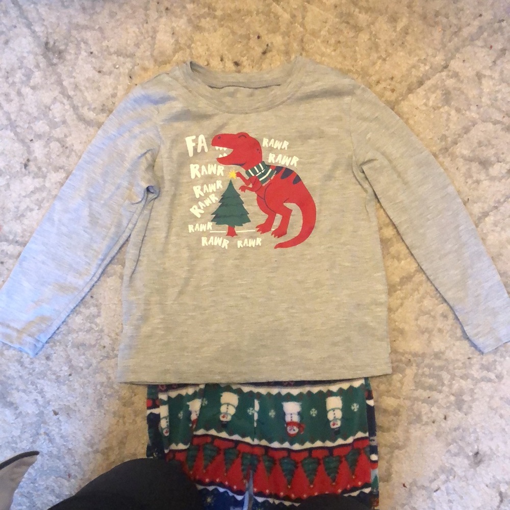 Boys holiday pajama set size 4T - Picture 2 of 5
